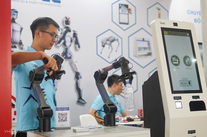 Sản phẩm công nghệ tại Triển lãm đổi mới sáng tạo, tháng 10/2025. Ảnh: Lưu Quý